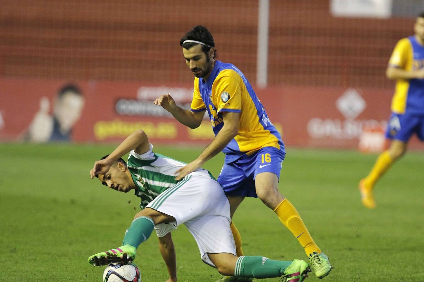 El UCAM recorta distancias (1-0)