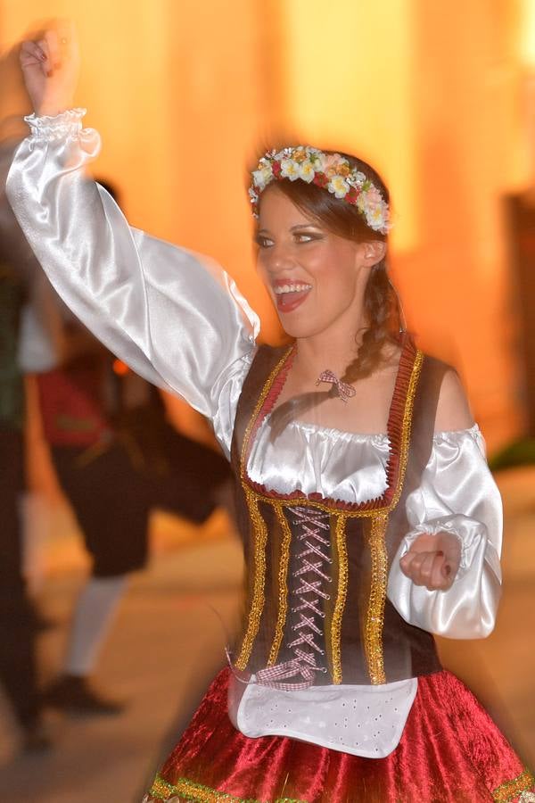 Belleza y plumas contra el viento