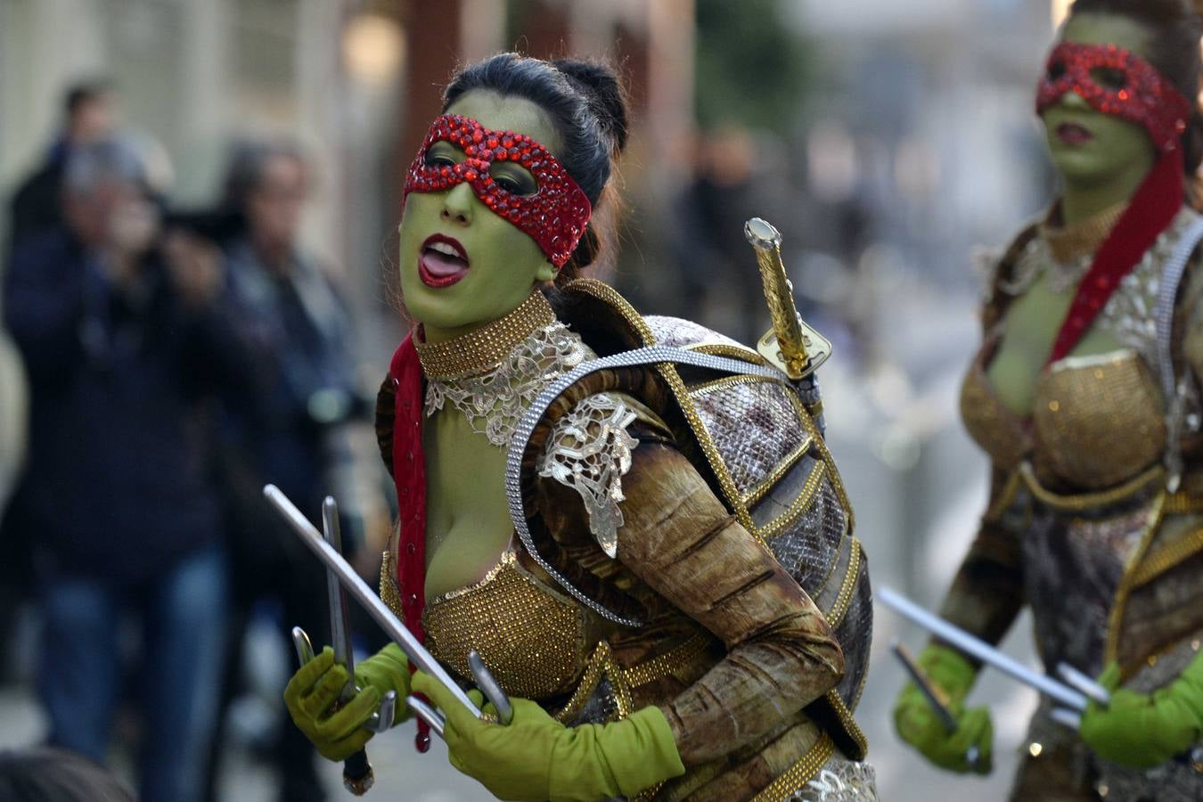 El Cabezo vibra con su desfile grande