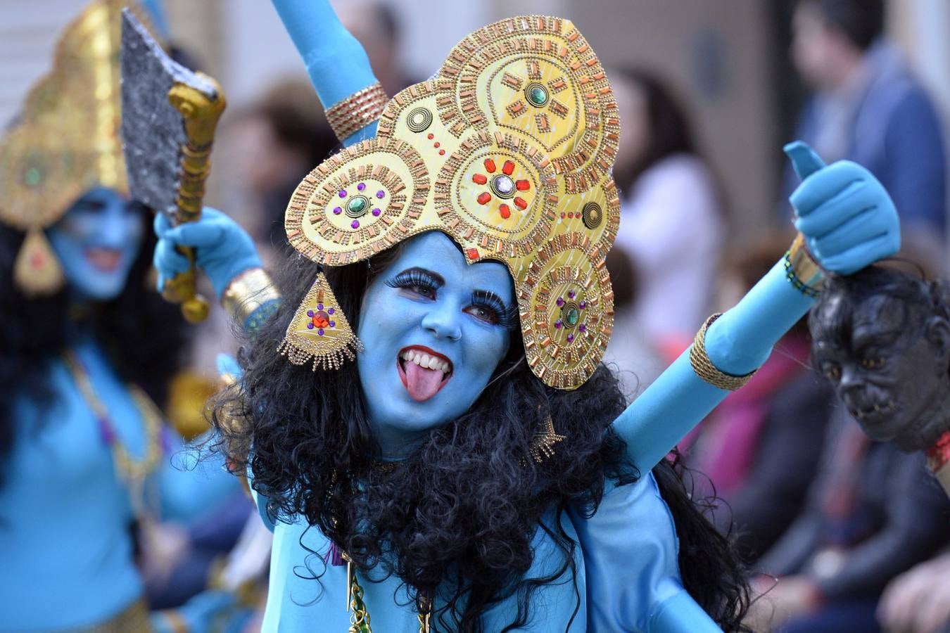 El Cabezo vibra con su desfile grande