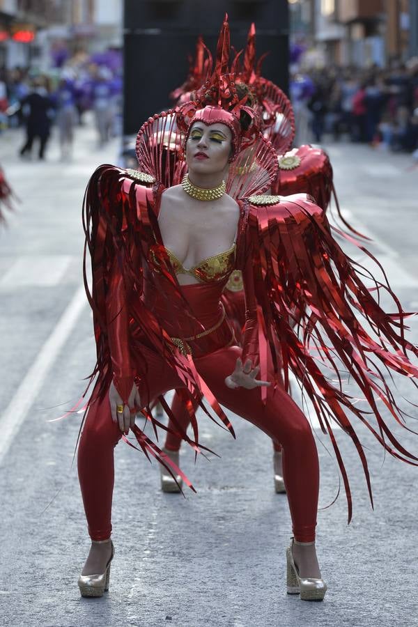 El Cabezo vibra con su desfile grande
