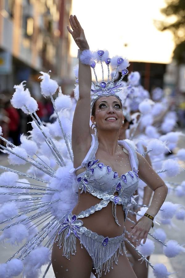 El Cabezo vibra con su desfile grande