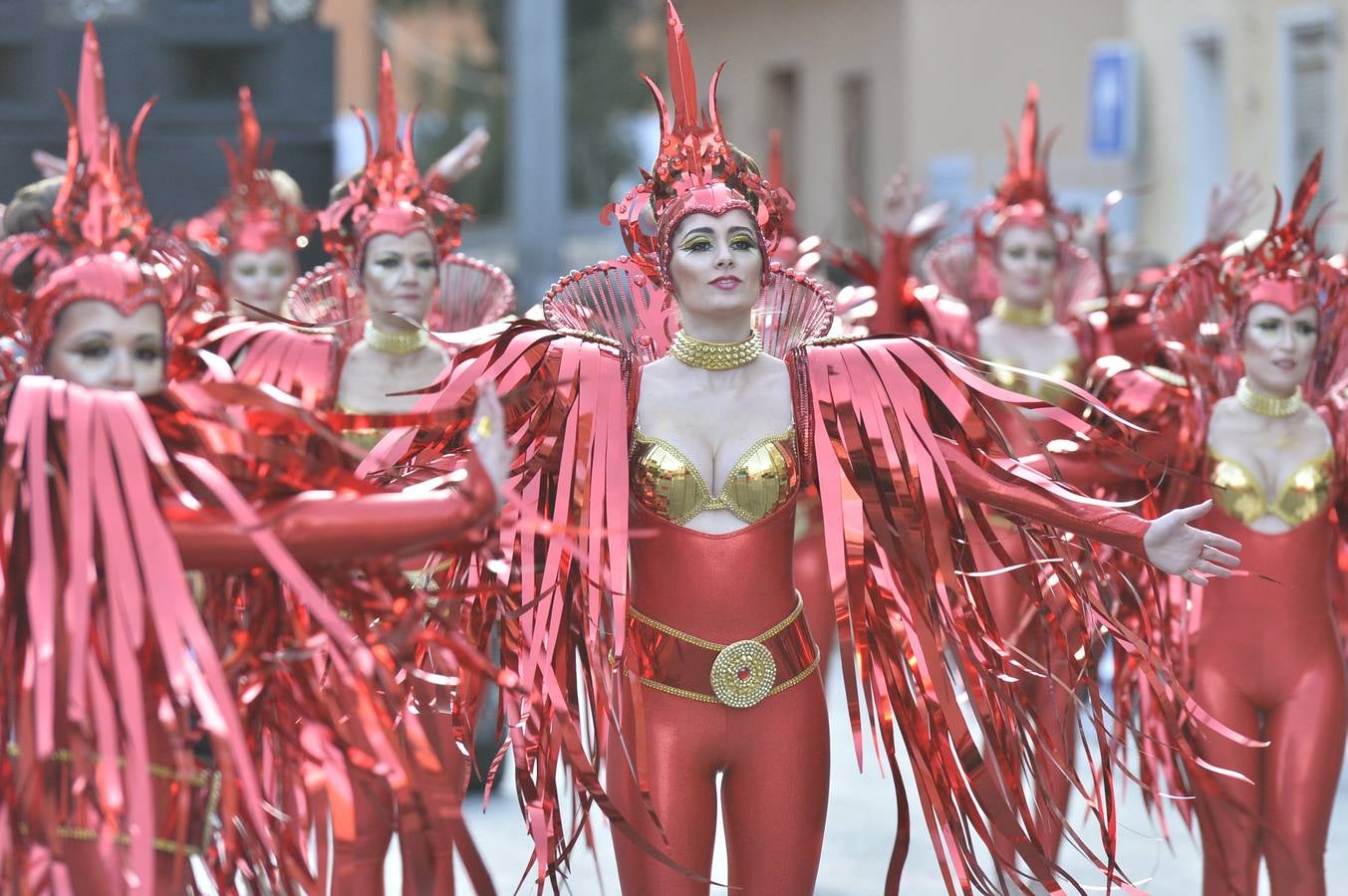 El Cabezo vibra con su desfile grande