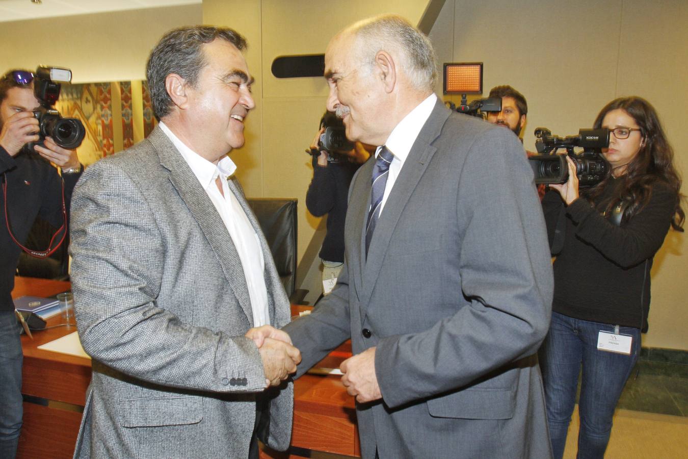 Garre rebate a Valcárcel y se alía con la oposición