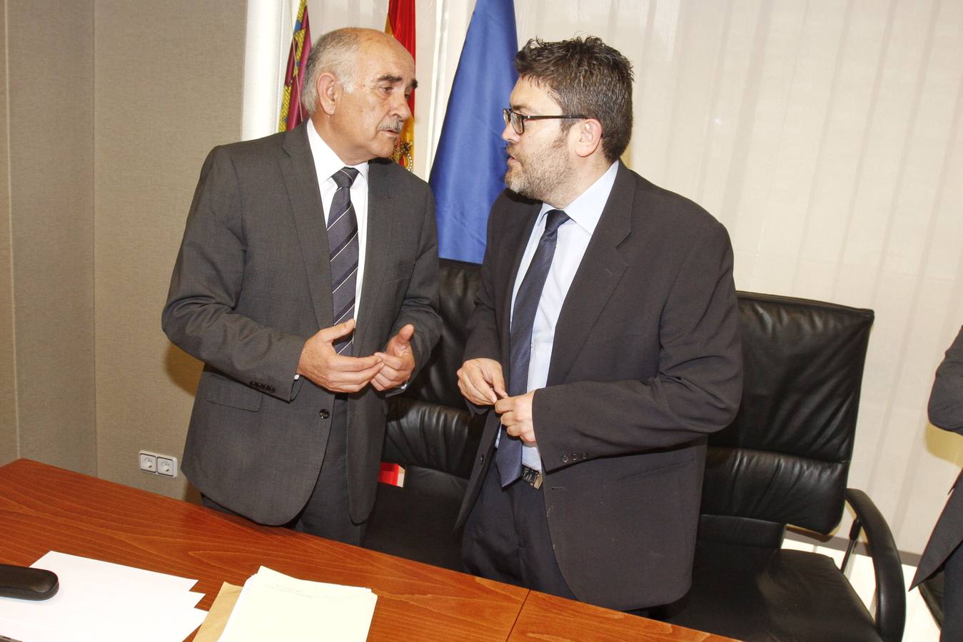 Garre rebate a Valcárcel y se alía con la oposición