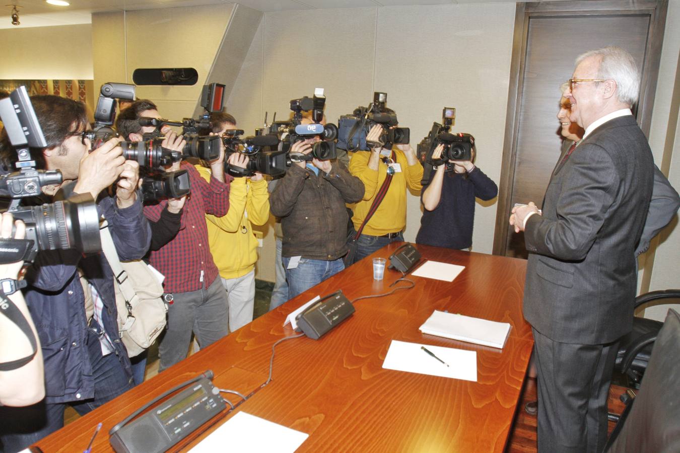 Garre rebate a Valcárcel y se alía con la oposición