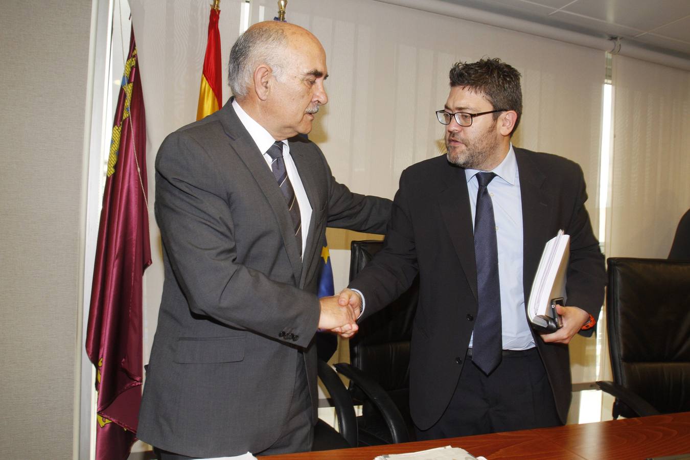 Garre rebate a Valcárcel y se alía con la oposición