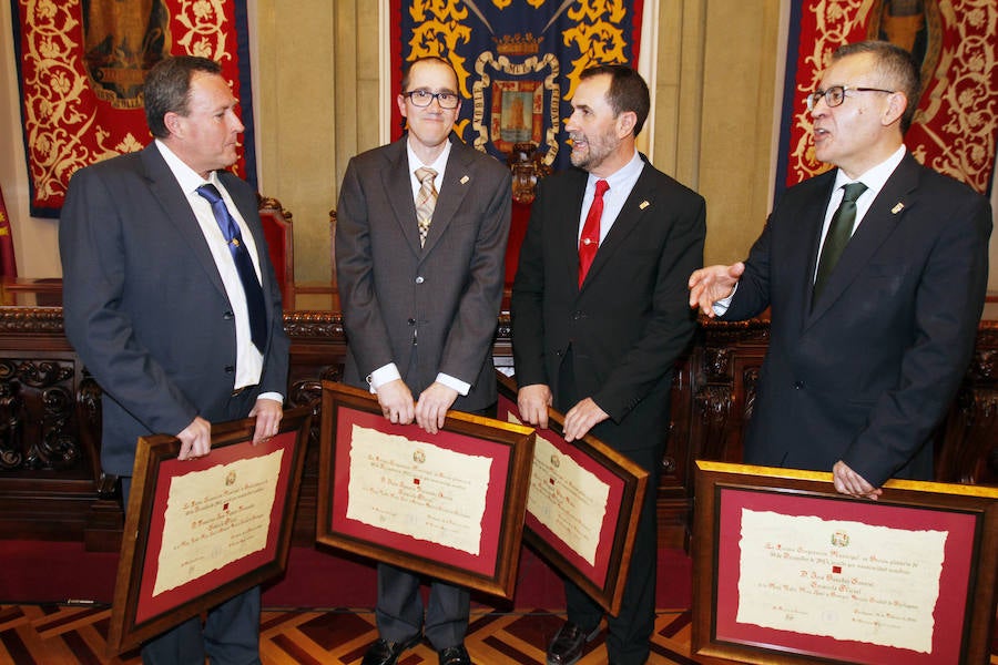 El Ayuntamiento de Cartagena procede a la entrega de los títulos de Cronista Oficial de la ciudad a Luis Miguel Pérez Adán, José Sánchez Conesa, Francisco José Franco Fernández y Juan Ignacio Ferrández García