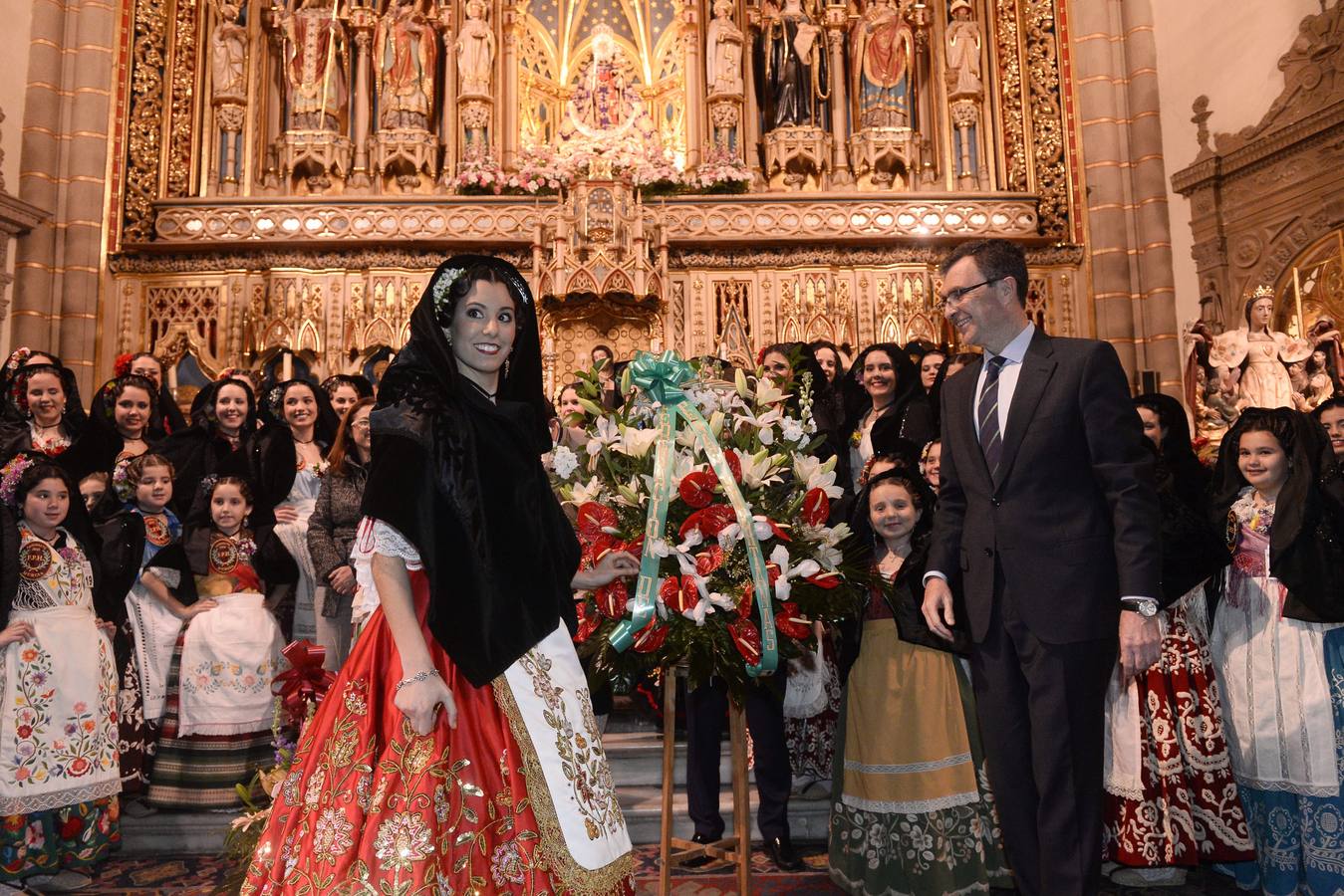 Las candidatas a la corona de azahar honran a la Fuensanta