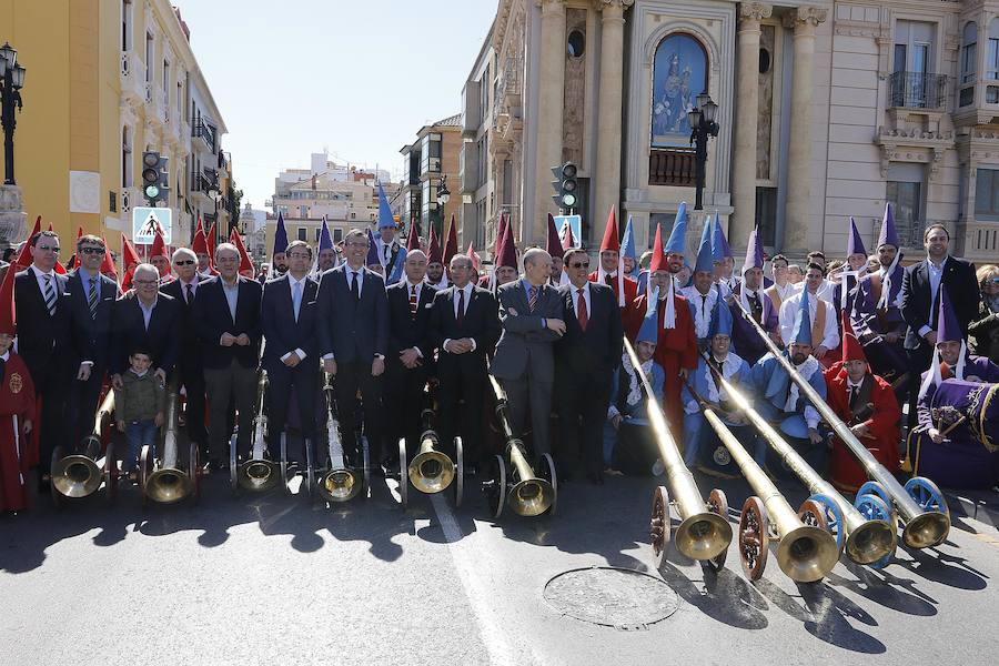 Bocinas, tambores y heraldos anuncian la Semana Santa en Murcia