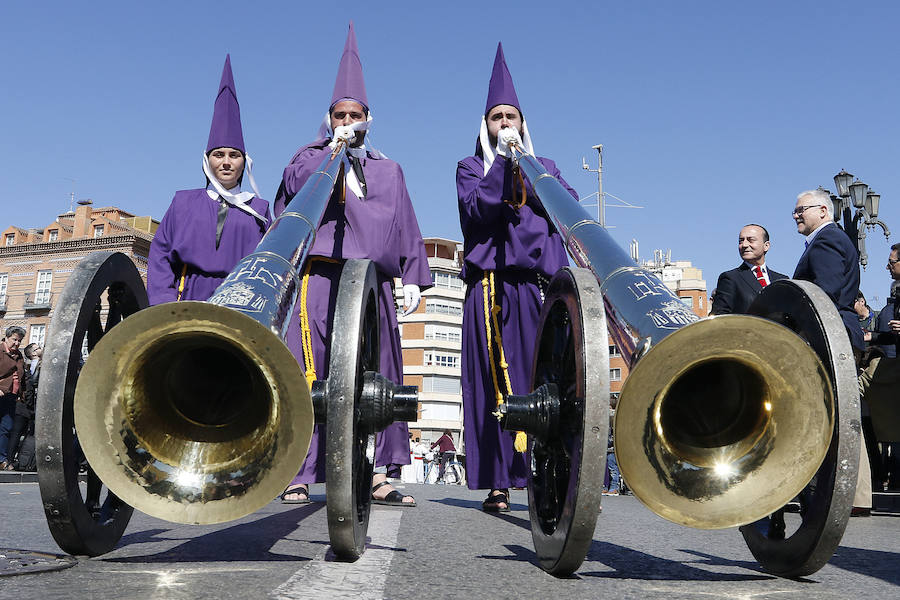 Bocinas, tambores y heraldos anuncian la Semana Santa en Murcia