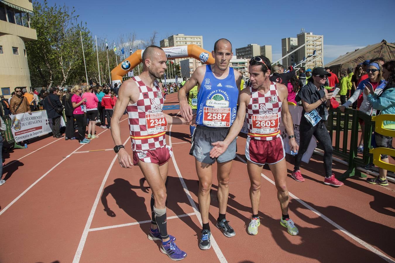 Alberto González se impone en la Media Maratón de Cartagena