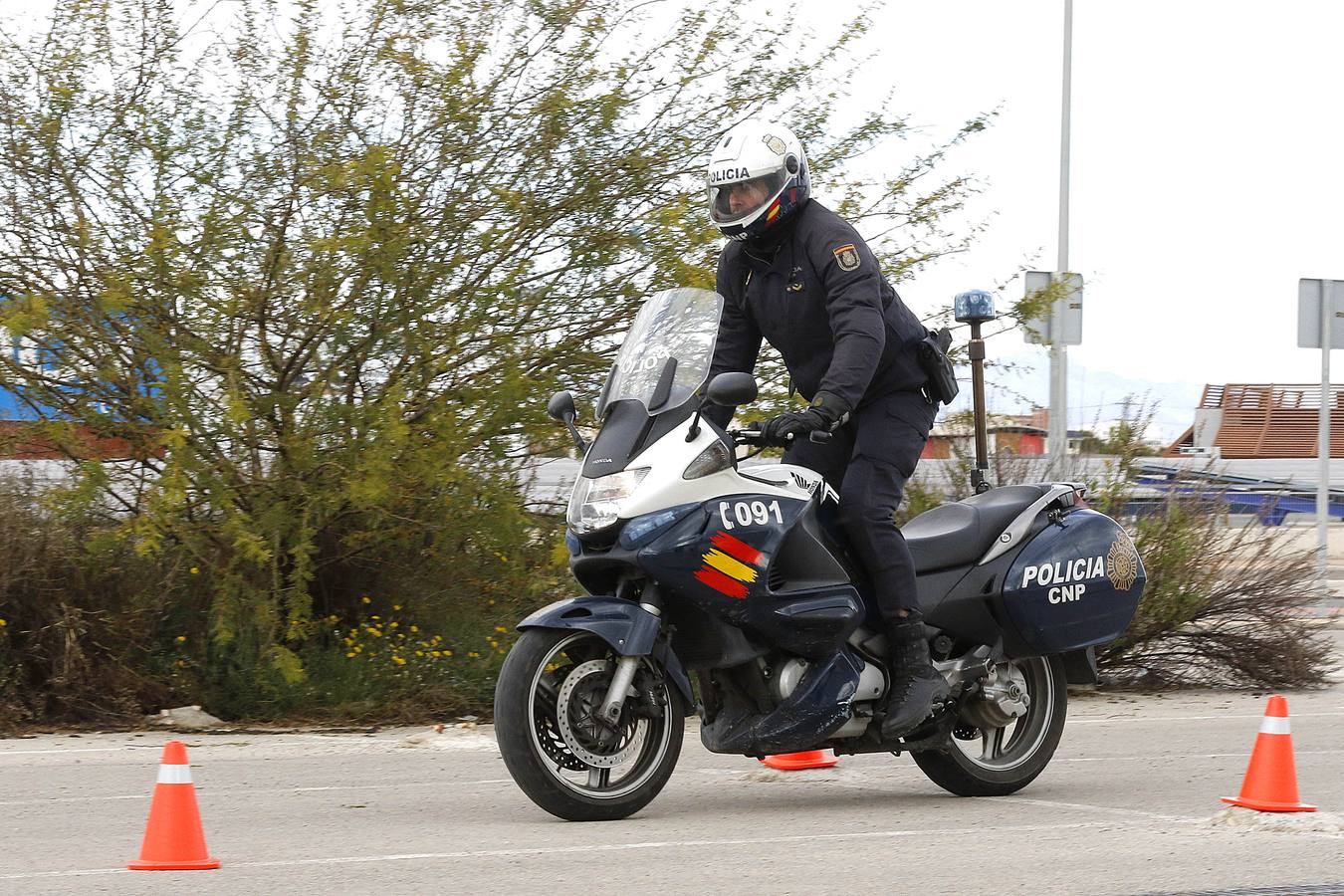 Los polis dominan las dos ruedas