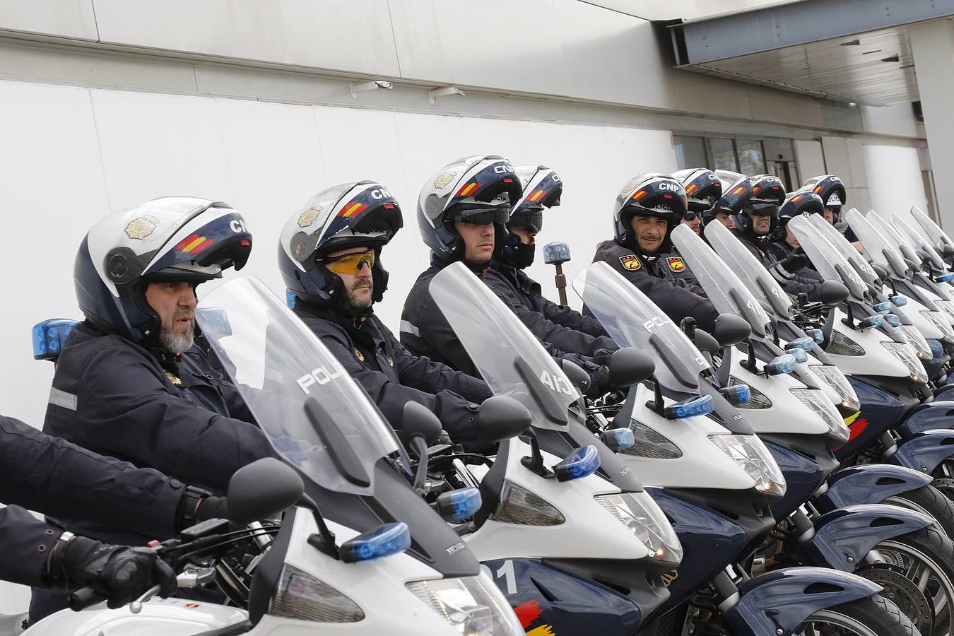 Los polis dominan las dos ruedas