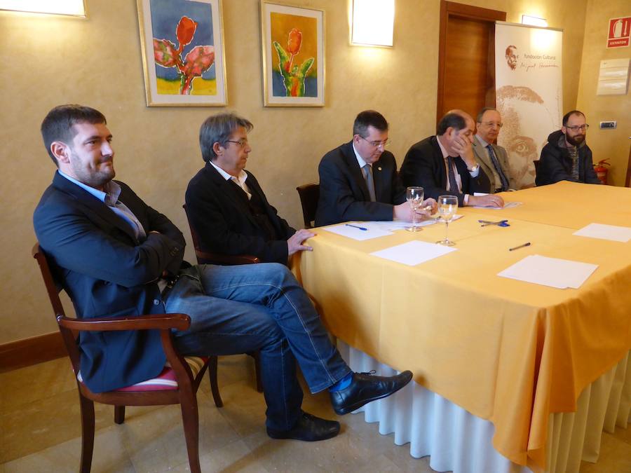 Verónica Aranda, premio internacional de poesía Miguel Hernández