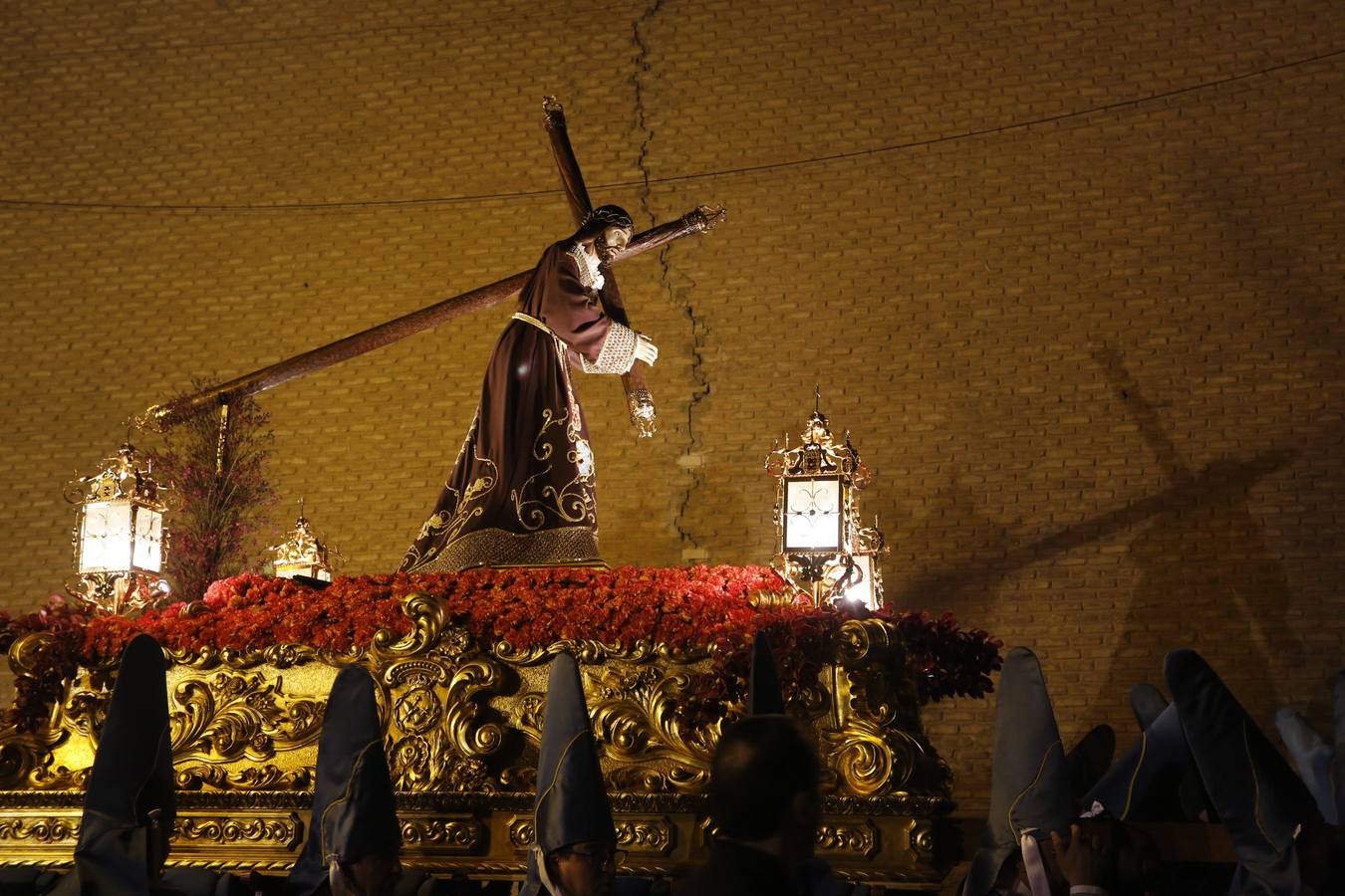 Amparo bajo el cielo encapotado