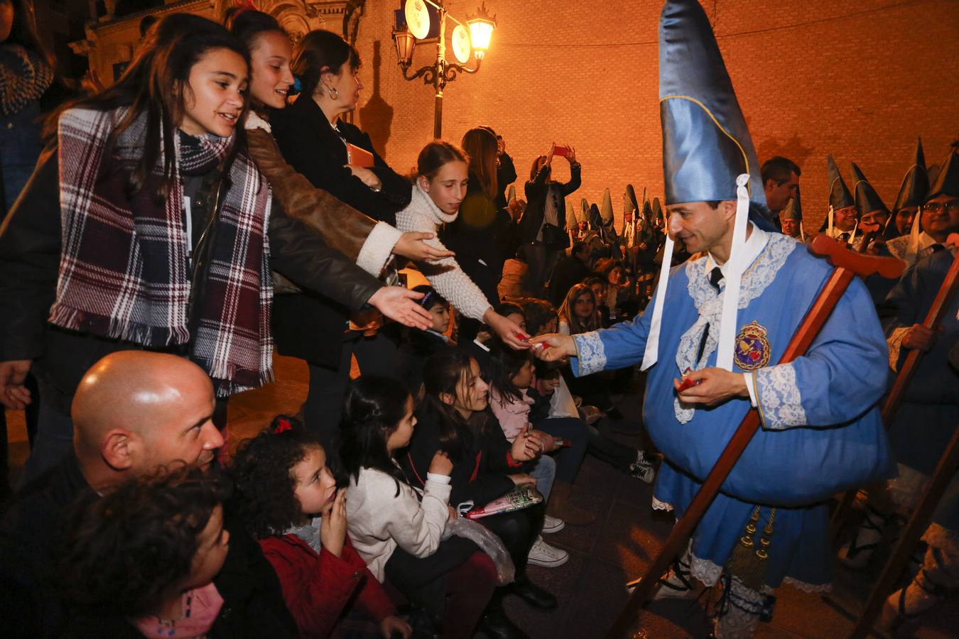 Amparo bajo el cielo encapotado