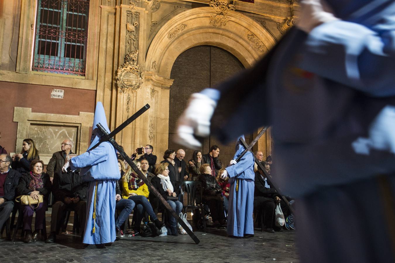 Amparo bajo el cielo encapotado