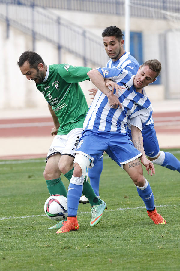 El Jumilla se aleja del descenso