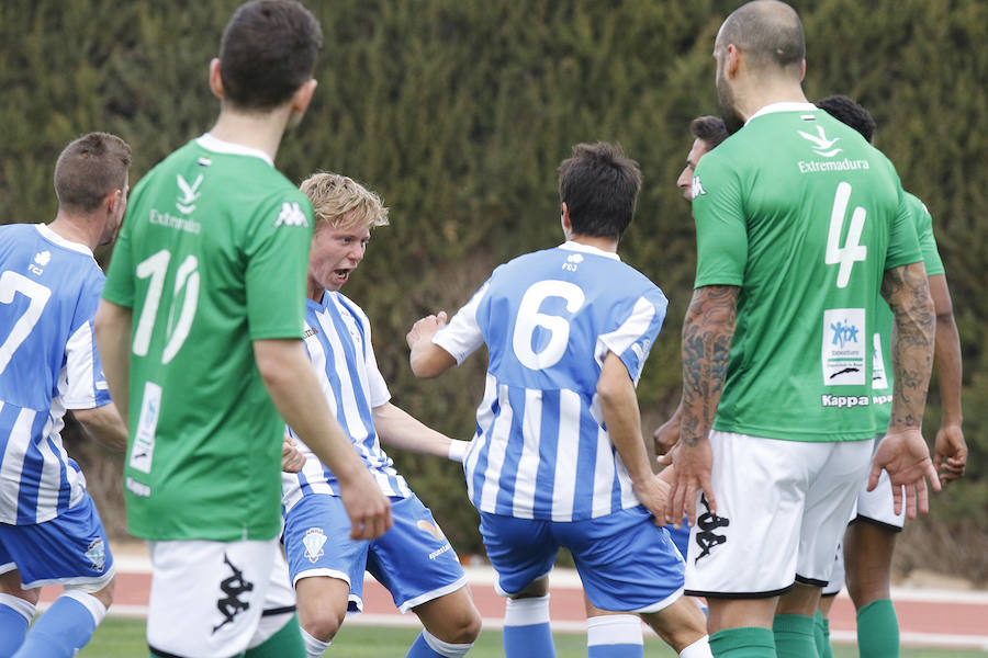 El Jumilla se aleja del descenso