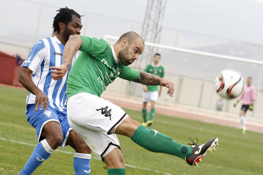 El Jumilla se aleja del descenso