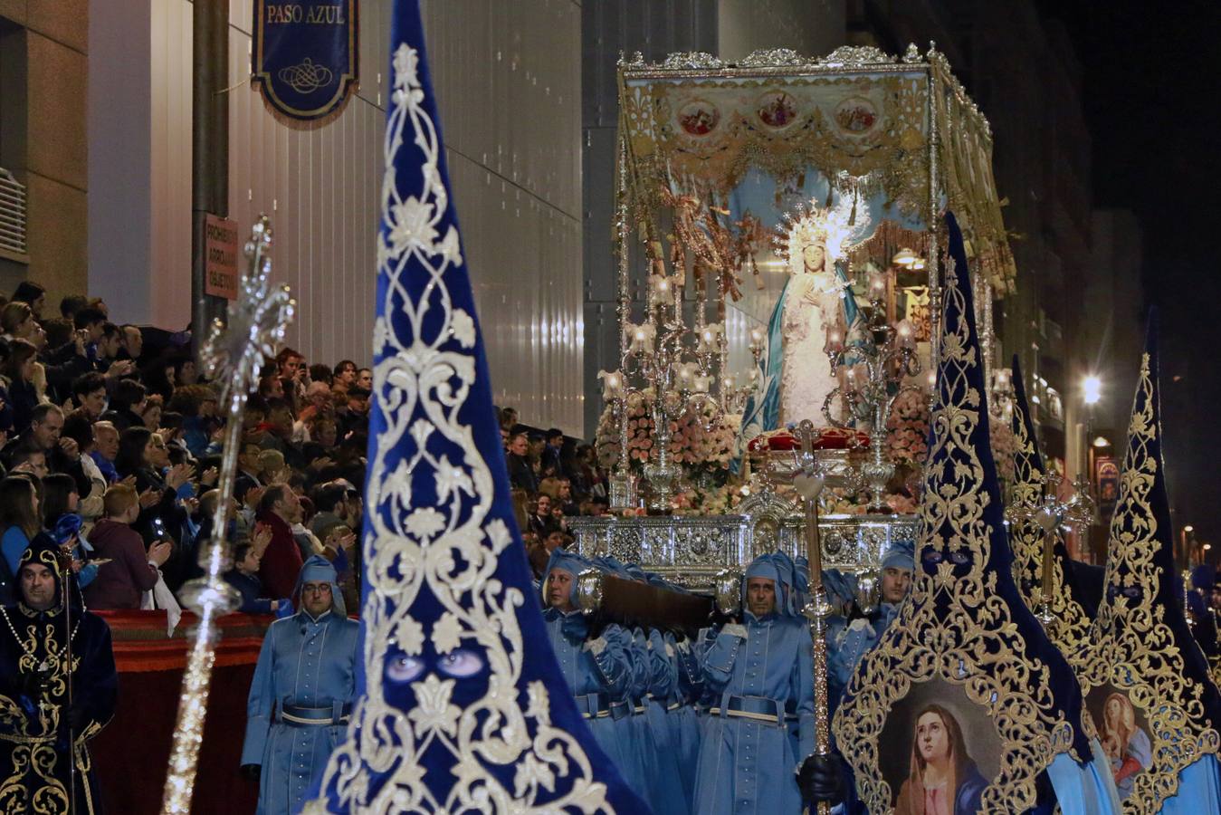 Delirio azul en Lorca el Viernes de Dolores