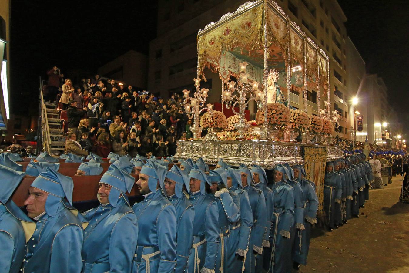 Delirio azul en Lorca el Viernes de Dolores
