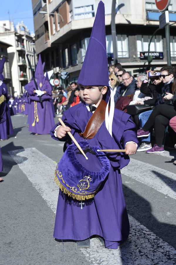 Un río de túnicas moradas