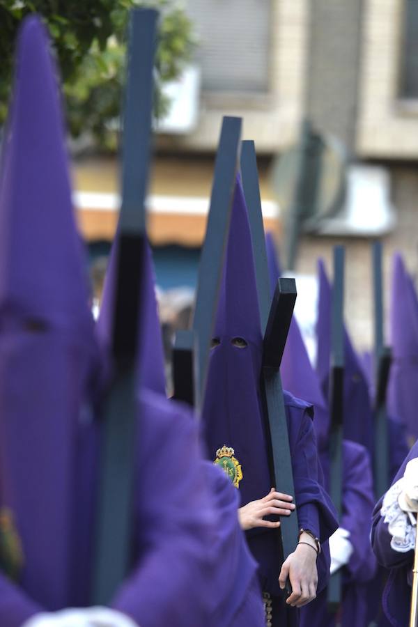 Un río de túnicas moradas