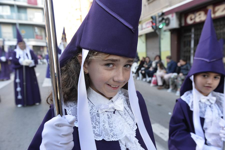 Un río de túnicas moradas