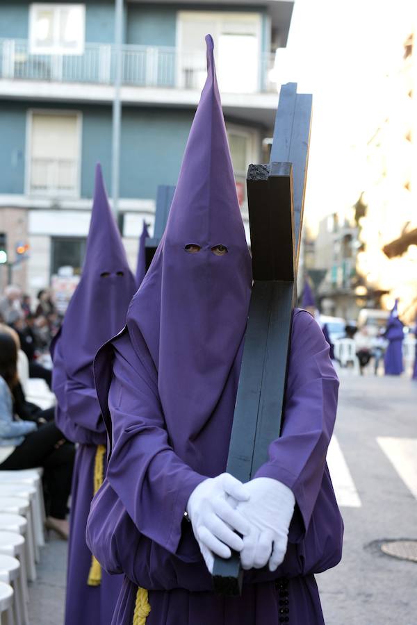 Un río de túnicas moradas