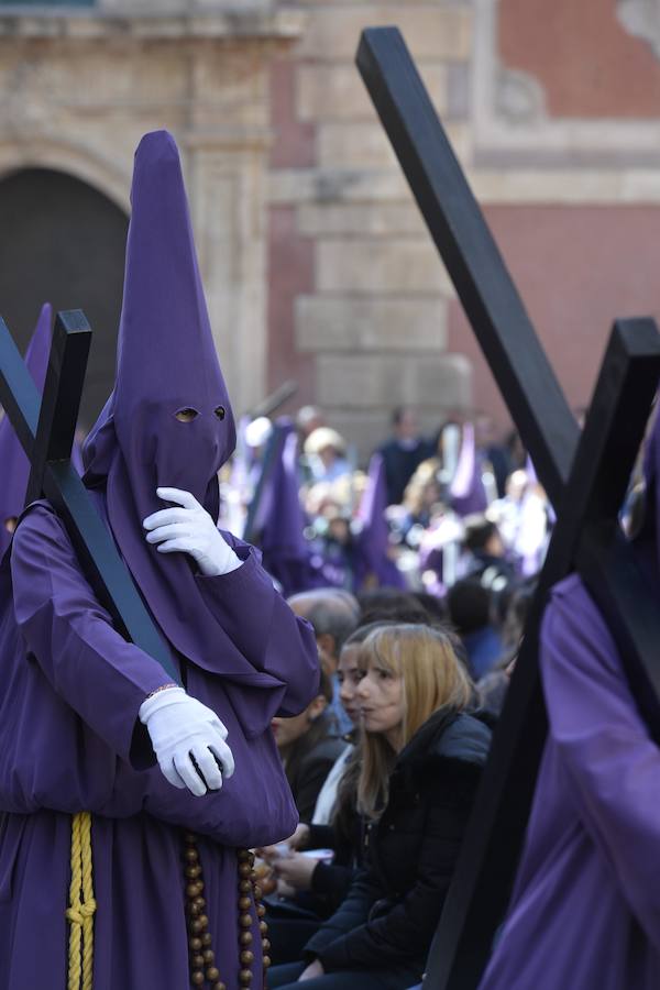 Un río de túnicas moradas