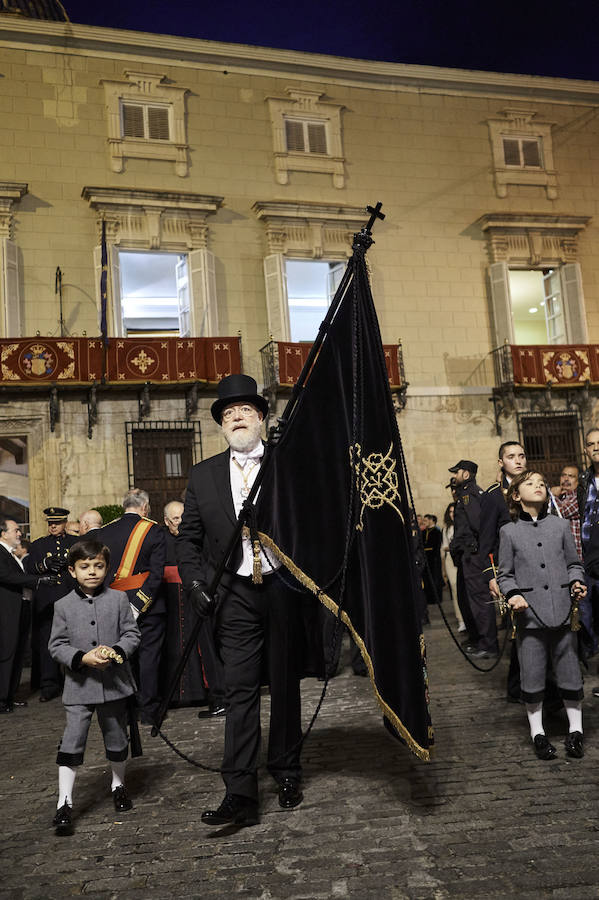 Orihuela entierra a Cristo