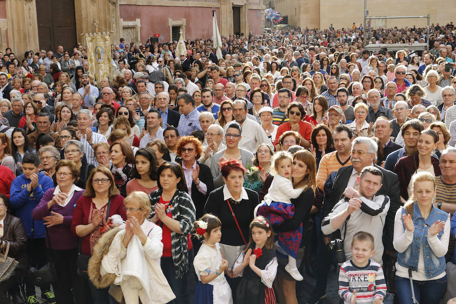 Capazos de flores para la Morenica