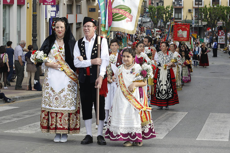 Capazos de flores para la Morenica