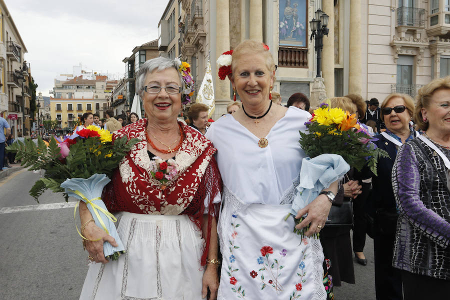 Capazos de flores para la Morenica