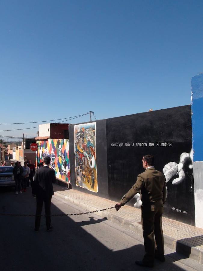 Murales en tributo al poeta cabrero en Orihuela