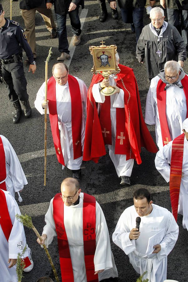 Miles de romeros participan en la Peregrina (I)