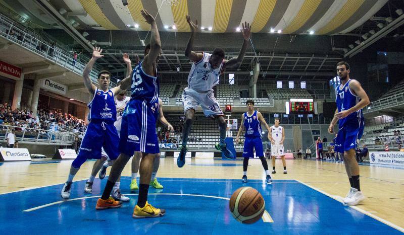 Las mejores imágenes del Lucentum-CB Tarragona (64-75)