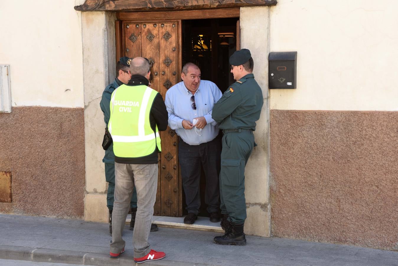La Guardia Civil requisa a Benito miles de monedas y joyas que tenía ocultas