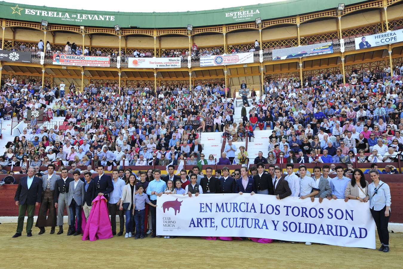 Festival de orejas y rabos contra el cáncer en Murcia