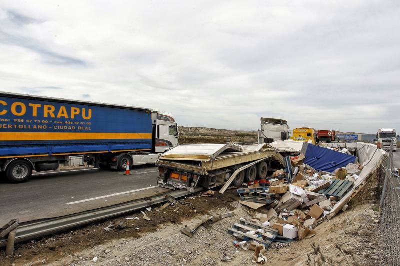 Un camionero grave tras el vuelco de su vehículo en la autovía A-31