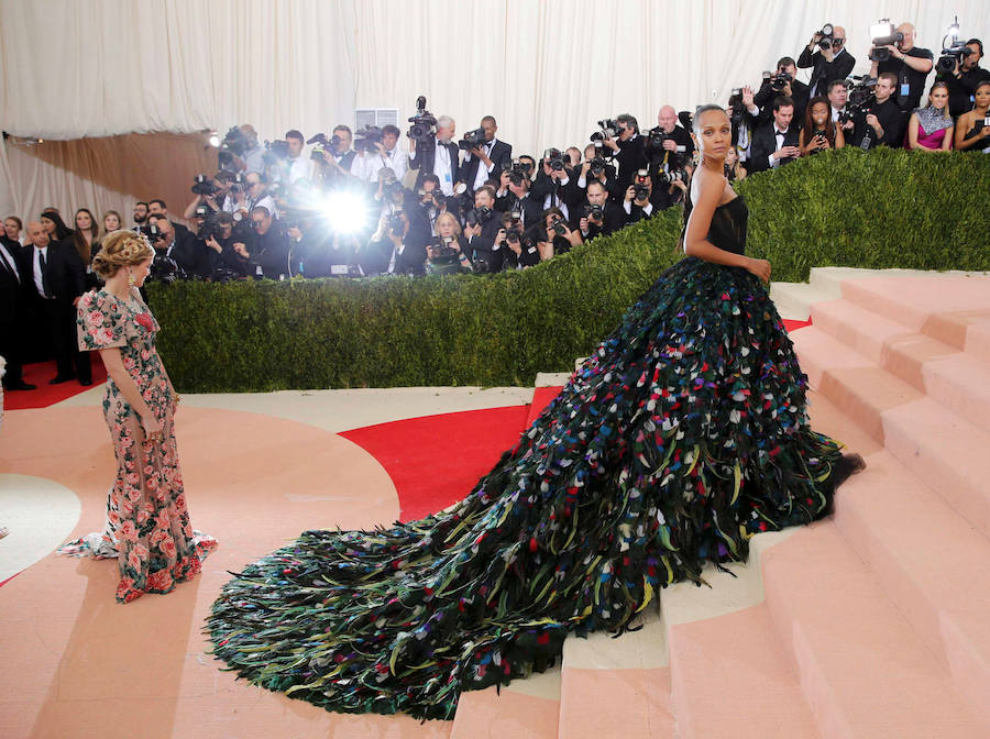 Zoe Saldana en la gala del MET. 