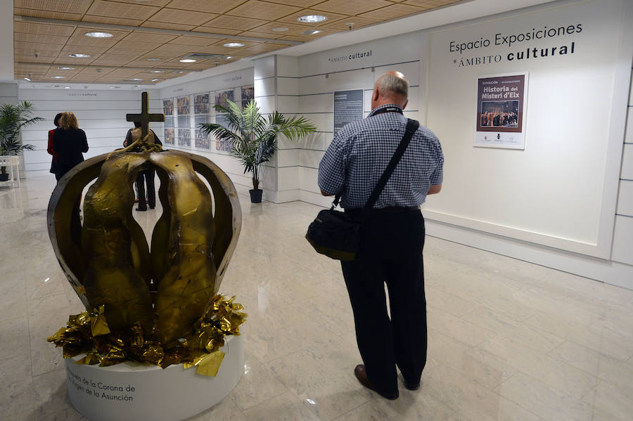 Una muestra del Misteri inaugura el Ámbito Cultural de El Corte Inglés