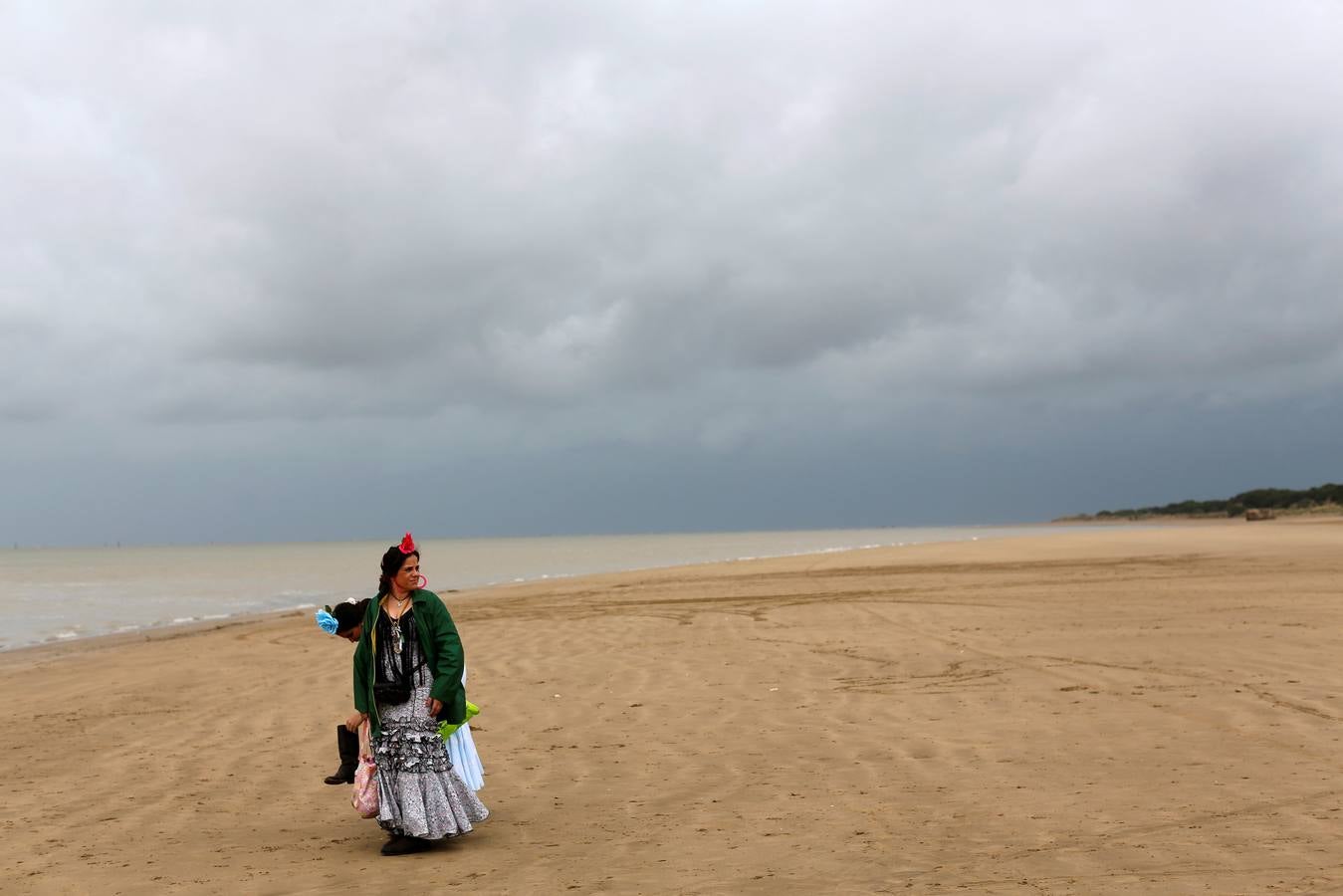 La lluvia desluce el Rocío