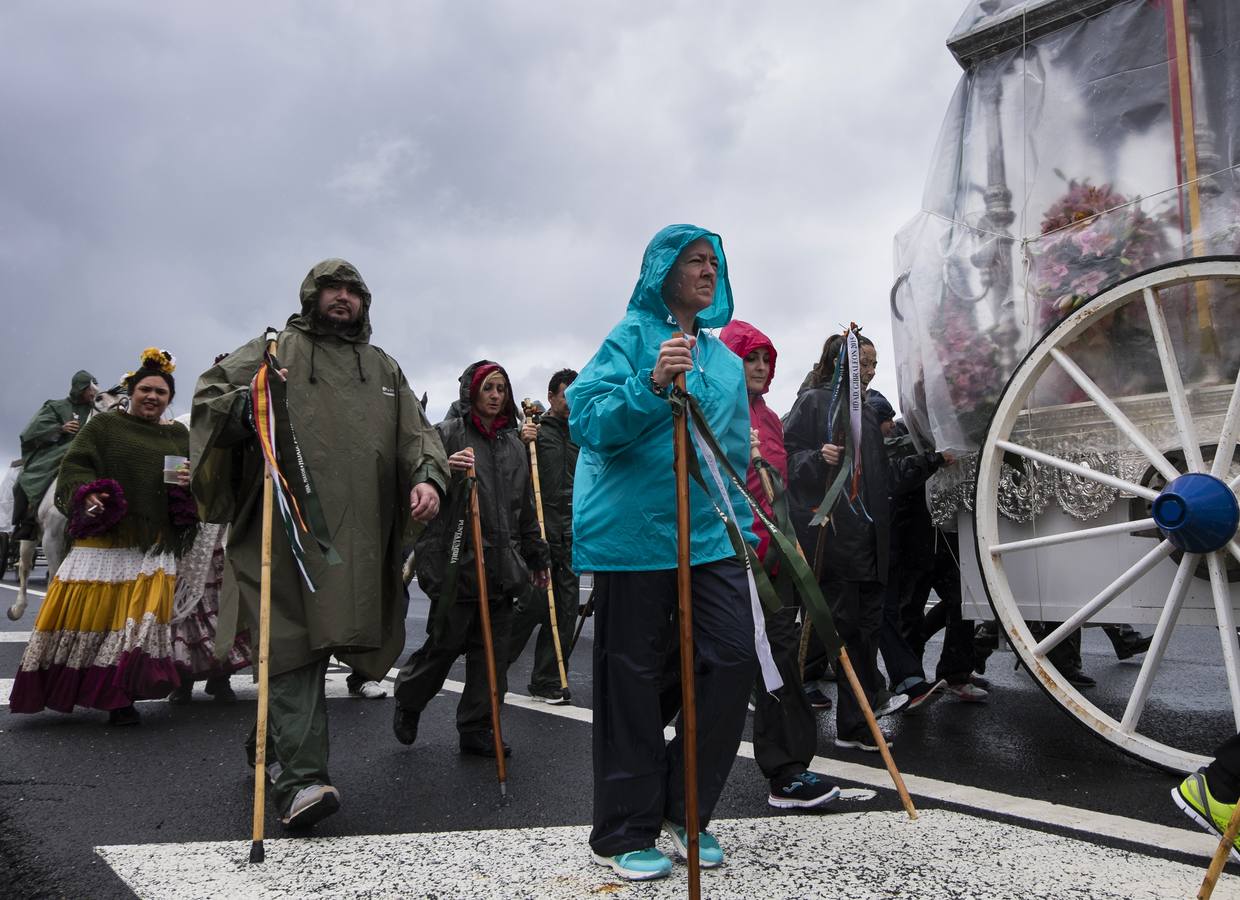 La lluvia desluce el Rocío