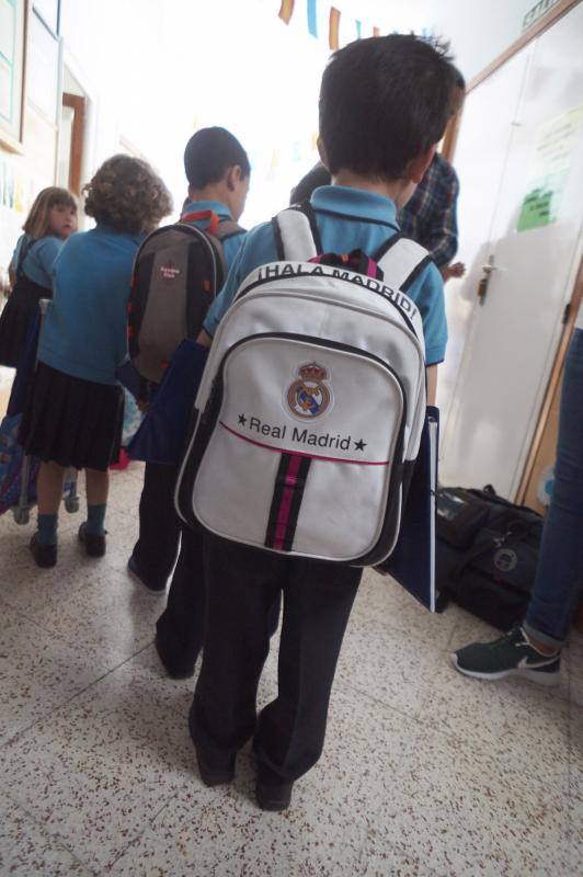 El PP oriolano defiende que no eliminen aulas en el colegio Jesús María de San Isidro