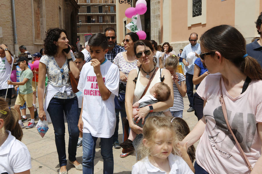 Familias y docentes piden «salvar» la escuela concertada