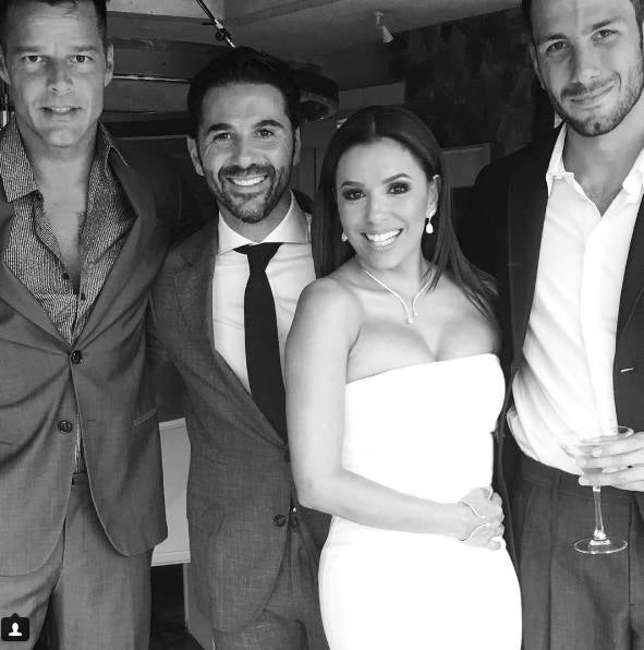 El matrimonio acompañado por el cantante Ricky Martin, un buen amigo de la pareja.