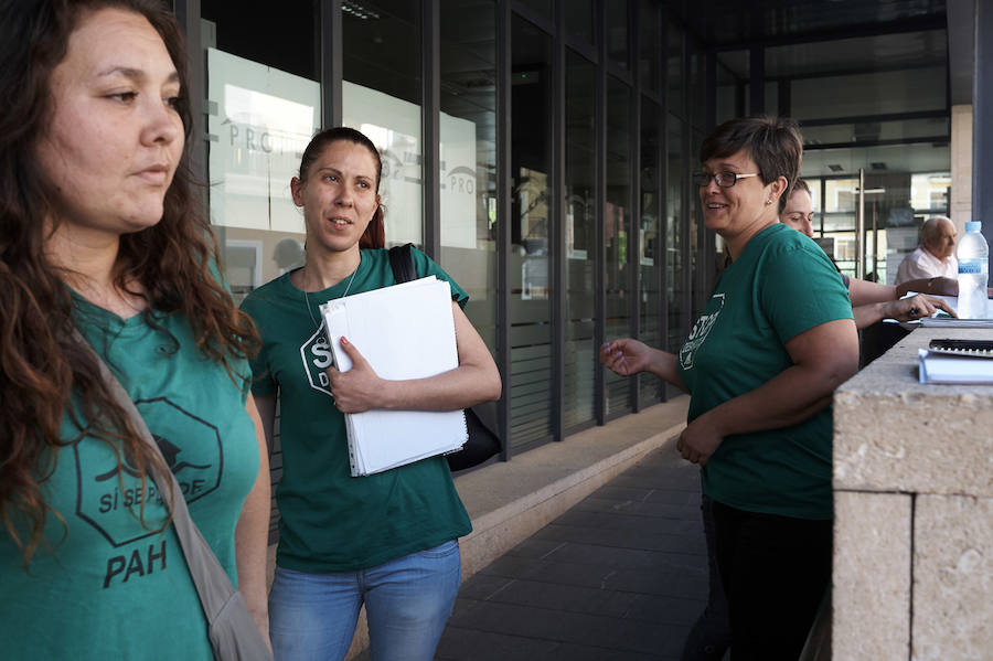 Reunión de la PAH con representantes de bancos y el Ayuntamiento